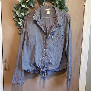Levi’s Tie Waist Button Down